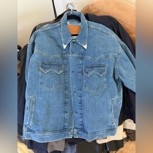 Levi’s Blue Denim Western Trucker Jacket Pearl Snap Collar Tips Relaxed Fit